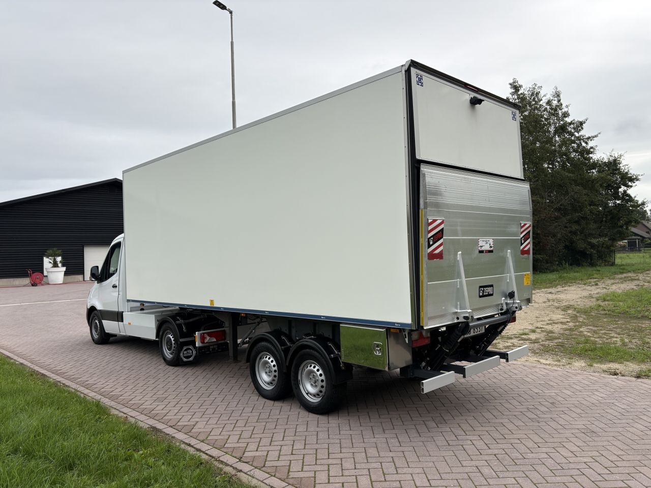 Be trekker Mercedes Sprinter 317 N1 - be oplegger 5 TON LAADKLEP
