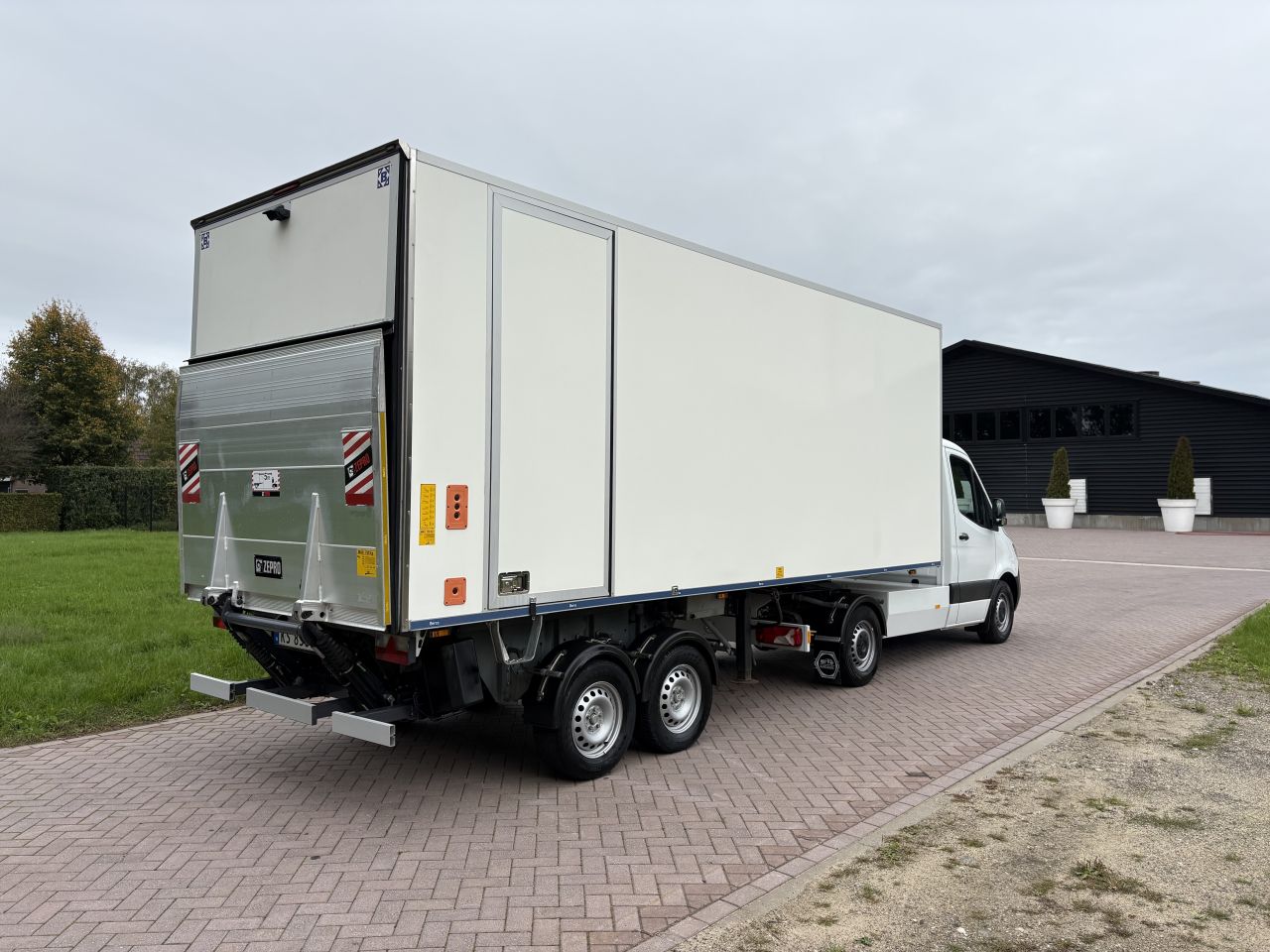 Be trekker Mercedes Sprinter 317 N1 - be oplegger 5 TON LAADKLEP