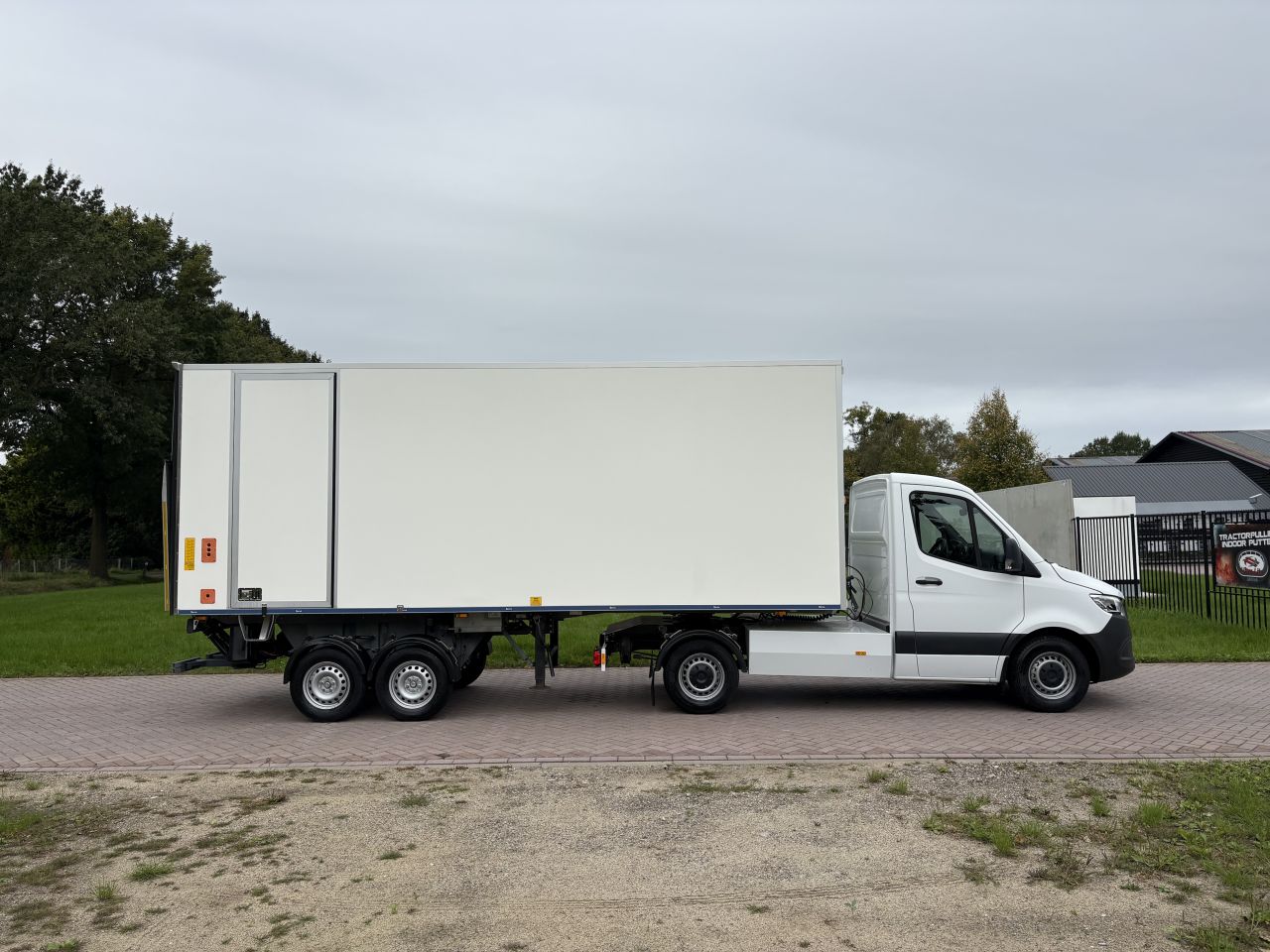 Be trekker Mercedes Sprinter 317 N1 - be oplegger 5 TON LAADKLEP