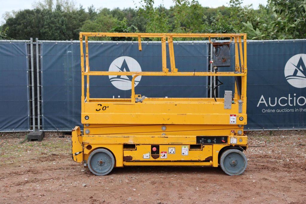 Haulotte Compact 8 Elektrische Scherenbühne 350 kg 8,2 m