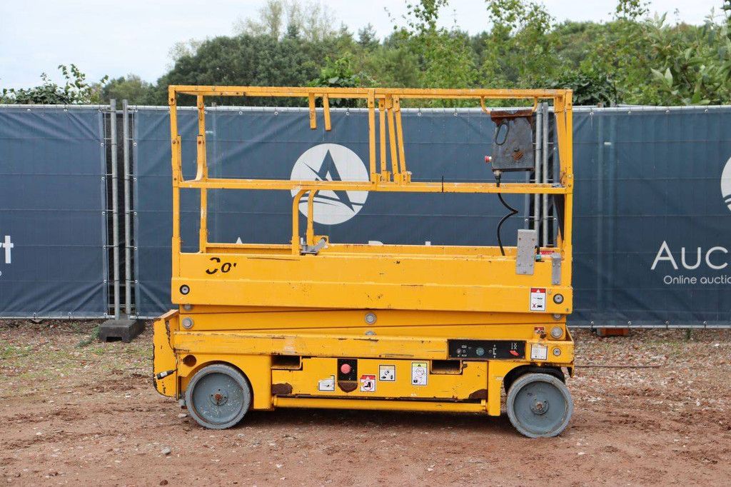 Haulotte Compact 8 Elektrische Scherenbühne 350 kg 8,2 m