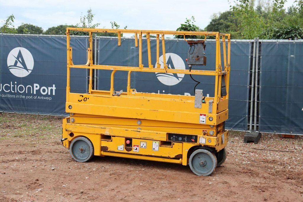 Haulotte Compact 8 Elektrische Scherenbühne 350 kg 8,2 m