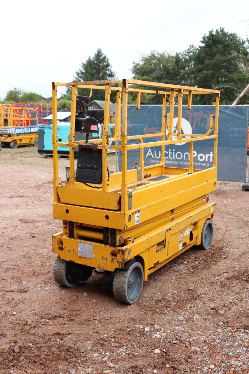 Haulotte Compact 8 Elektrische Scherenbühne 350 kg 8,2 m