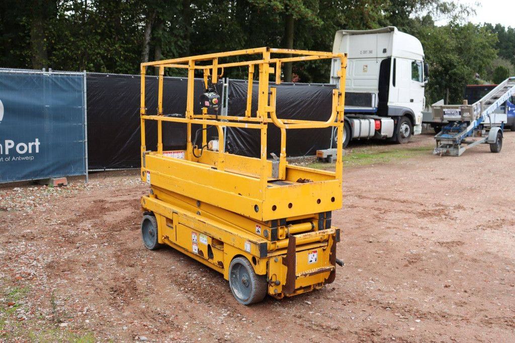 Haulotte Compact 8 Elektrische Scherenbühne 350 kg 8,2 m