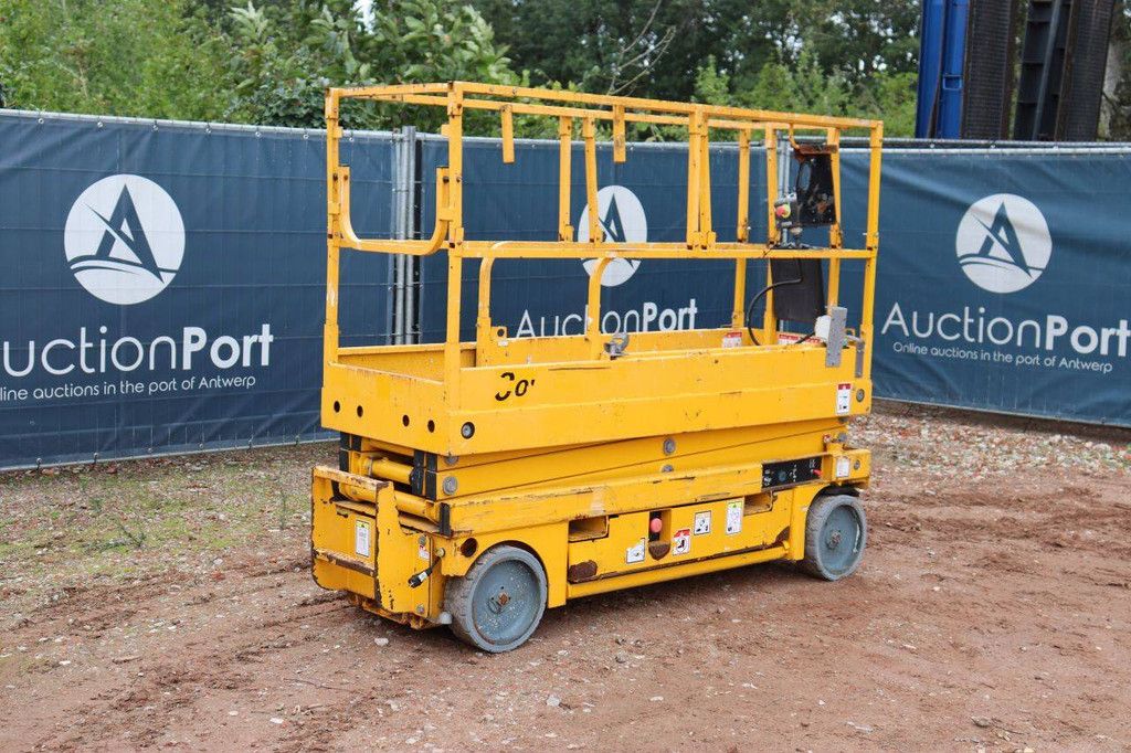 Haulotte Compact 8 Elektrische Scherenbühne 350 kg 8,2 m