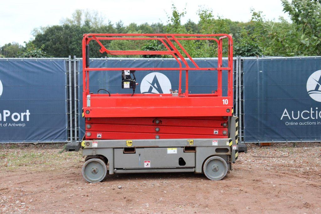 Haulotte Kompakte elektrische Scherenbühne 450 kg 2014