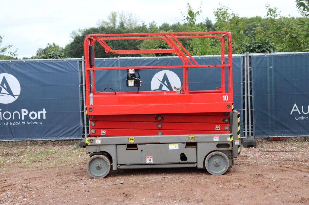 Haulotte Kompakte elektrische Scherenbühne 450 kg 2014