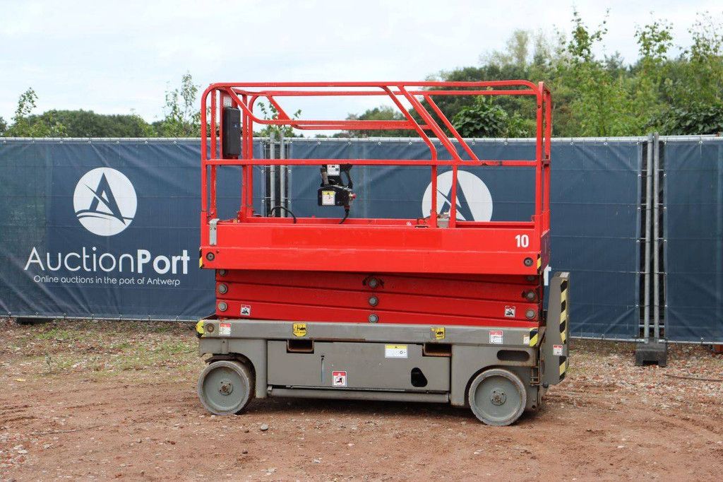 Haulotte Kompakte elektrische Scherenbühne 450 kg 2014