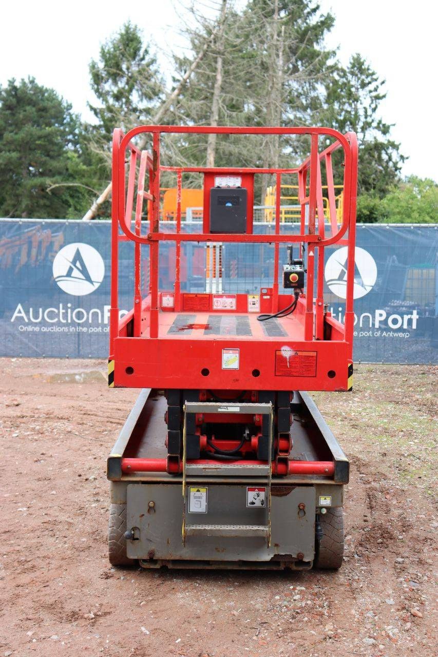 Haulotte Kompakte elektrische Scherenbühne 450 kg 2014