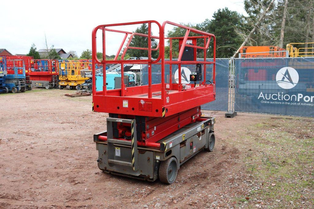 Haulotte Kompakte elektrische Scherenbühne 450 kg 2014