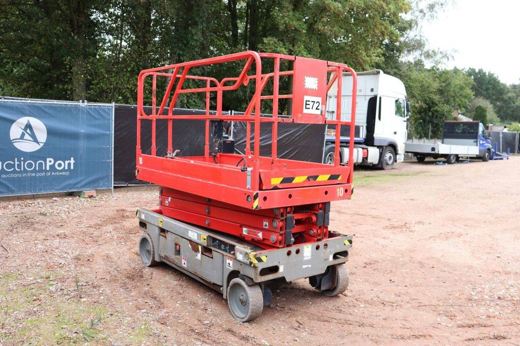 Haulotte Kompakte elektrische Scherenbühne 450 kg 2014