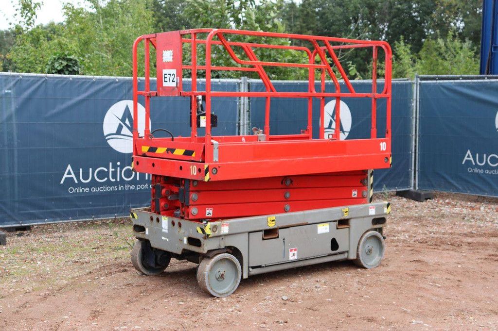 Haulotte Kompakte elektrische Scherenbühne 450 kg 2014