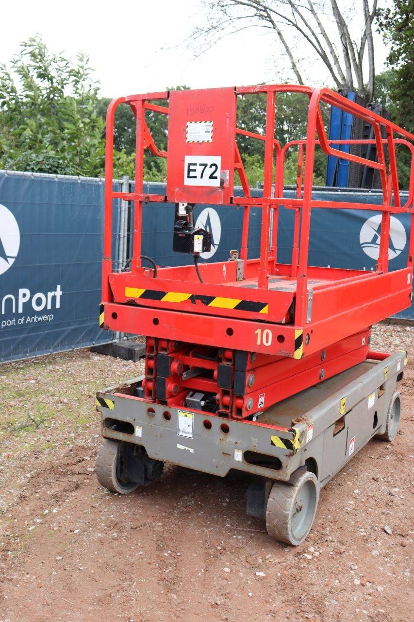 Haulotte Kompakte elektrische Scherenbühne 450 kg 2014