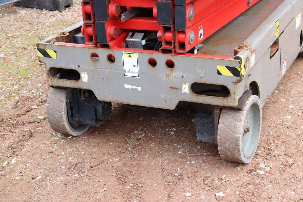 Haulotte Kompakte elektrische Scherenbühne 450 kg 2014