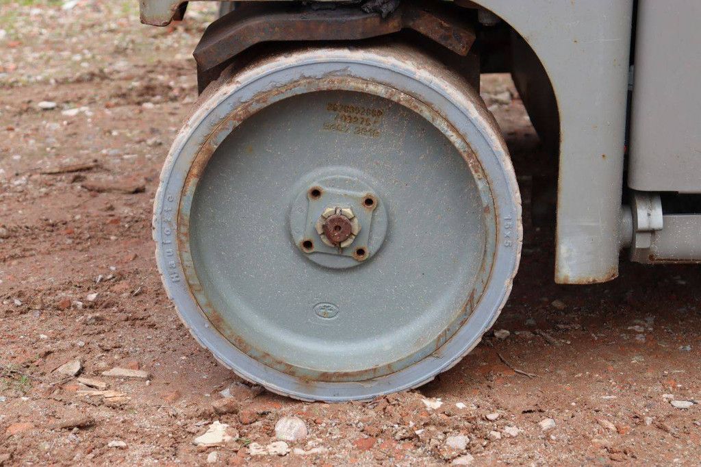 Haulotte Kompakte elektrische Scherenbühne 450 kg 2014