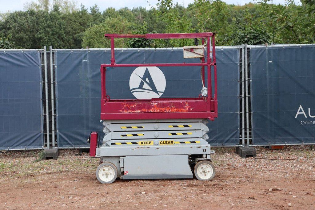 Skyjack SJIII Scherenarbeitsbühne - 3219 Elektrisch 227 kg 7,8 m 2010