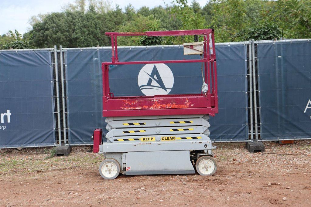 Skyjack SJIII Scherenarbeitsbühne - 3219 Elektrisch 227 kg 7,8 m 2010