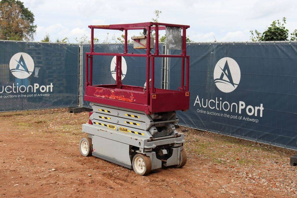 Skyjack SJIII Scherenarbeitsbühne - 3219 Elektrisch 227 kg 7,8 m 2010