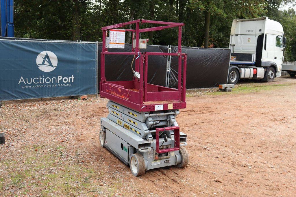 Skyjack SJIII Scherenarbeitsbühne - 3219 Elektrisch 227 kg 7,8 m 2010