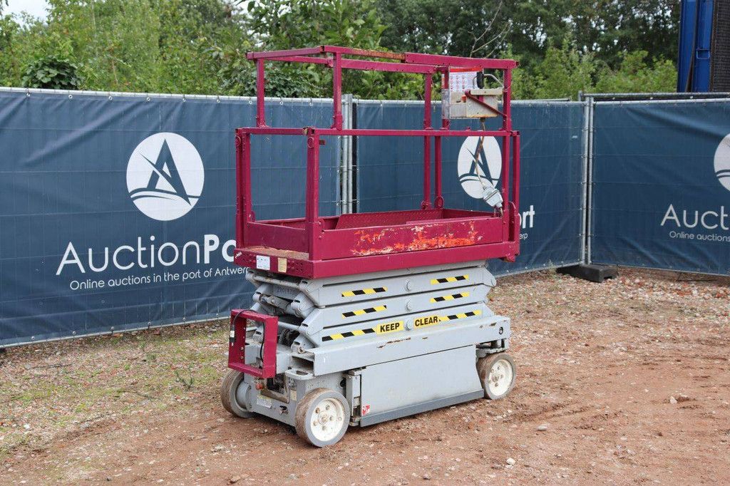Skyjack SJIII Scherenarbeitsbühne - 3219 Elektrisch 227 kg 7,8 m 2010