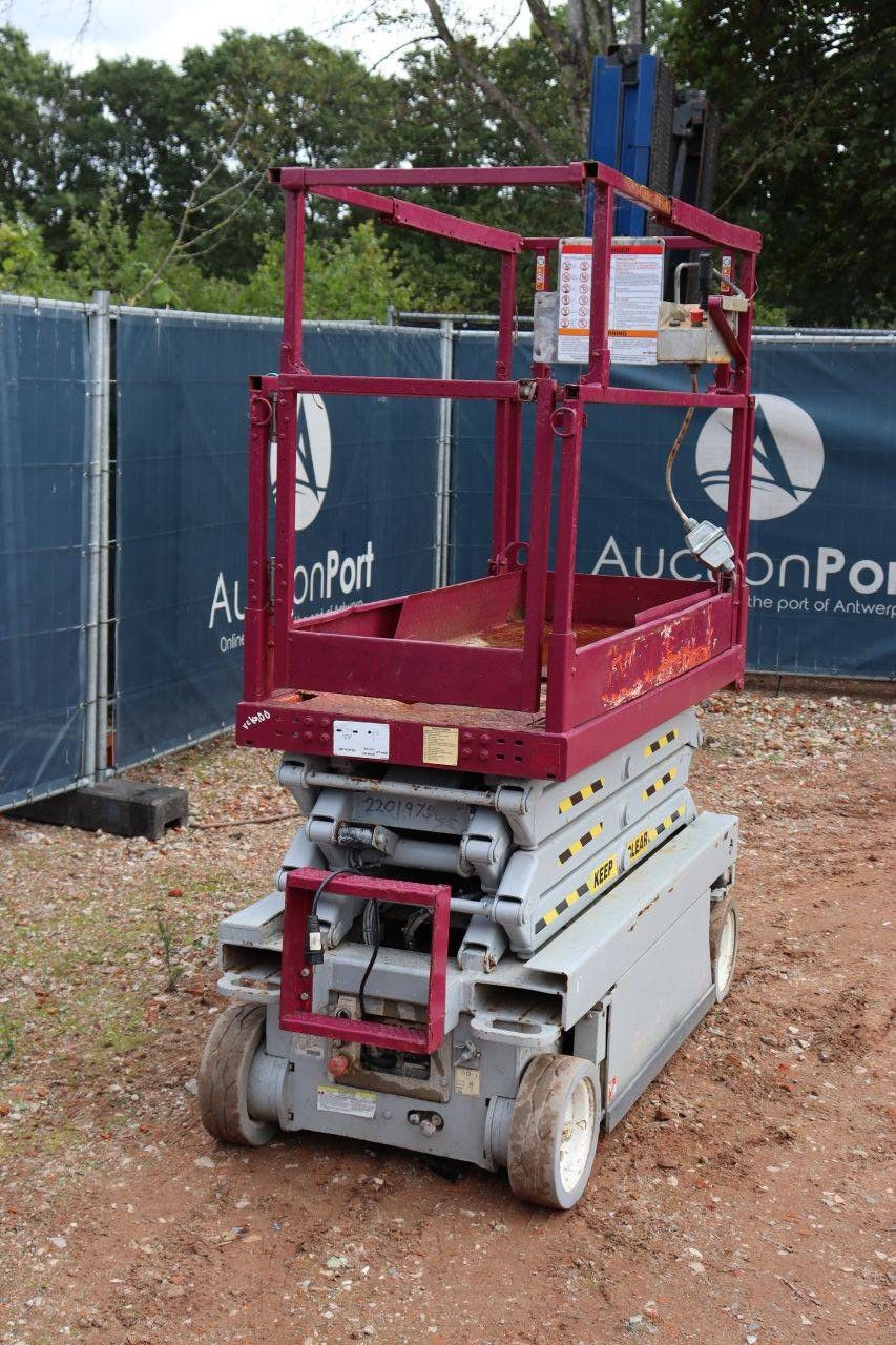 Skyjack SJIII Scherenarbeitsbühne - 3219 Elektrisch 227 kg 7,8 m 2010