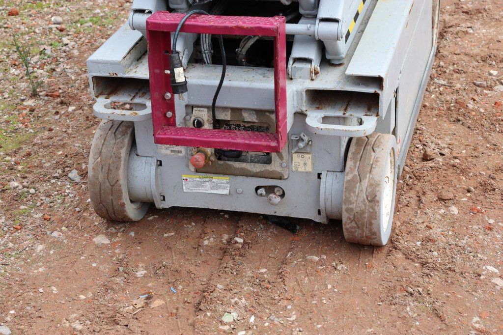 Skyjack SJIII Scherenarbeitsbühne - 3219 Elektrisch 227 kg 7,8 m 2010