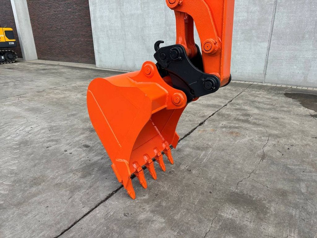 Midi excavator Hitachi ZX60 Diesel 2011