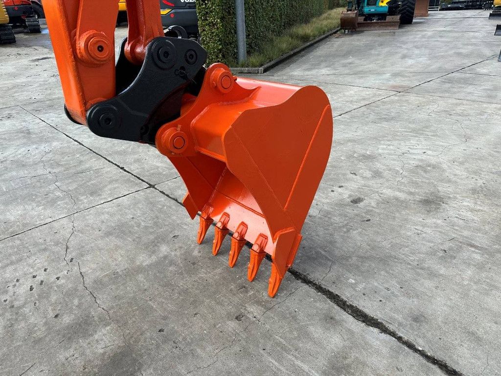 Midi excavator Hitachi ZX60 Diesel 2011