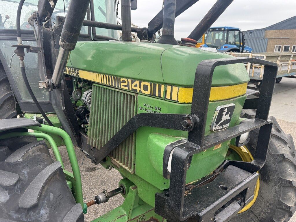 John Deere 2140