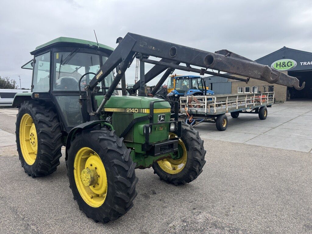 John Deere 2140