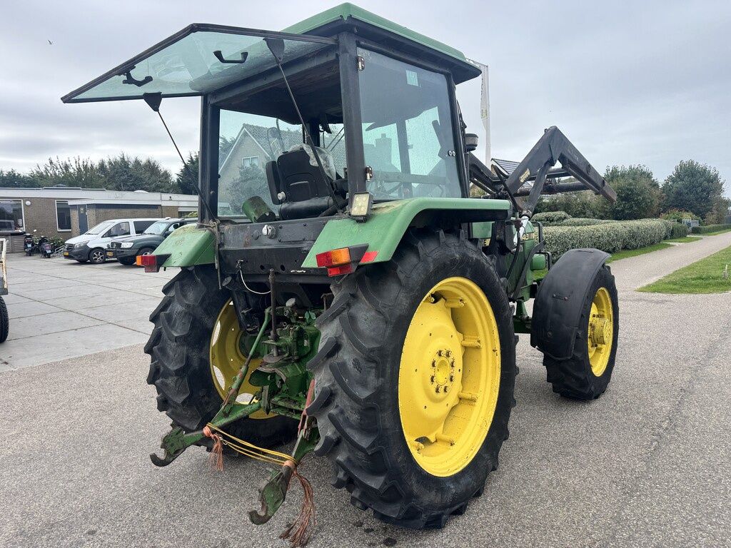 John Deere 2140