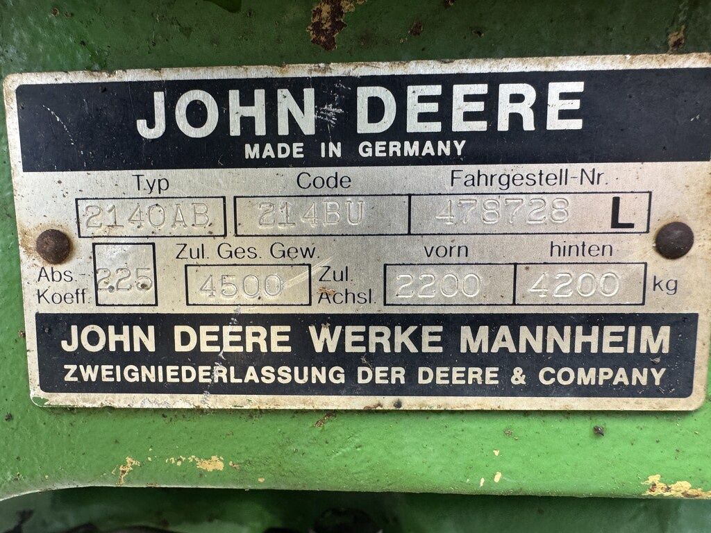 John Deere 2140