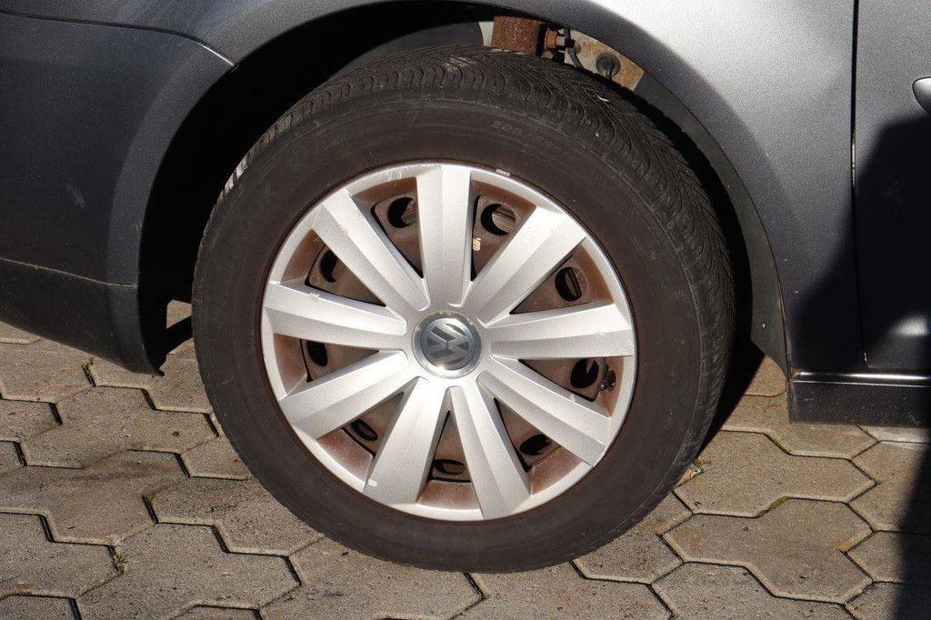 Volkswagen Touran Station Wagon Petrol (Margin)