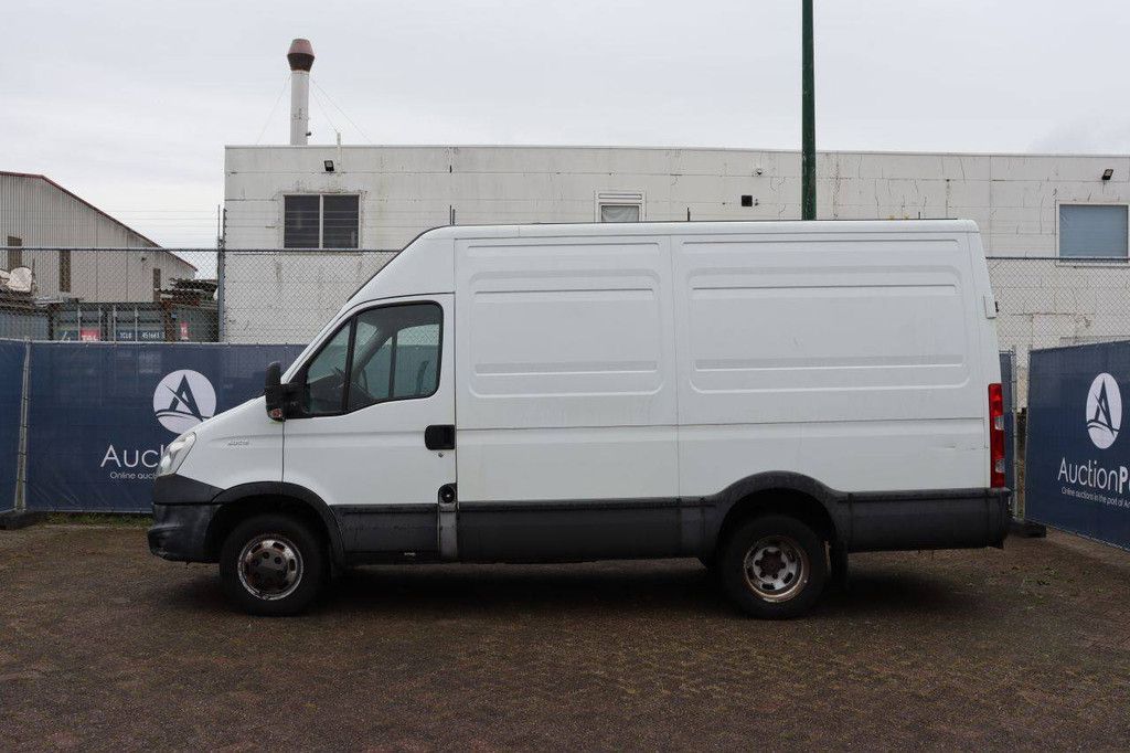 Iveco 50C15 Diesel 146 PS Kastenwagen 2013