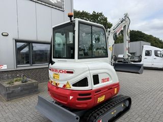 Takeuchi TB230 2.8T Minigraver Minikraan 3200u ZGST CAT KUBOTA