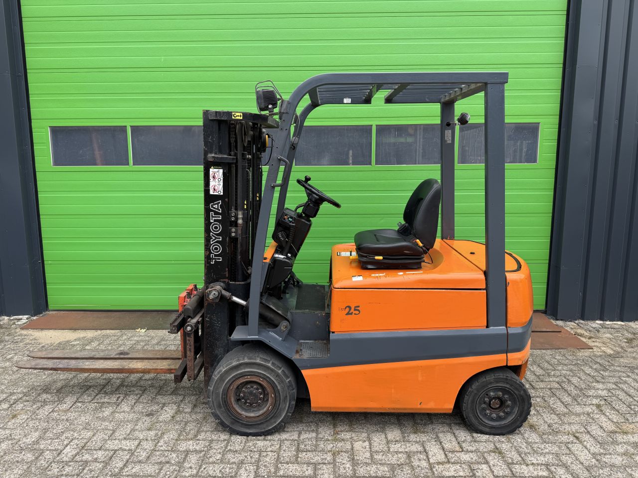 Goedwerkende Toyota elektrische heftruck, 2,5 ton,jonge batterij