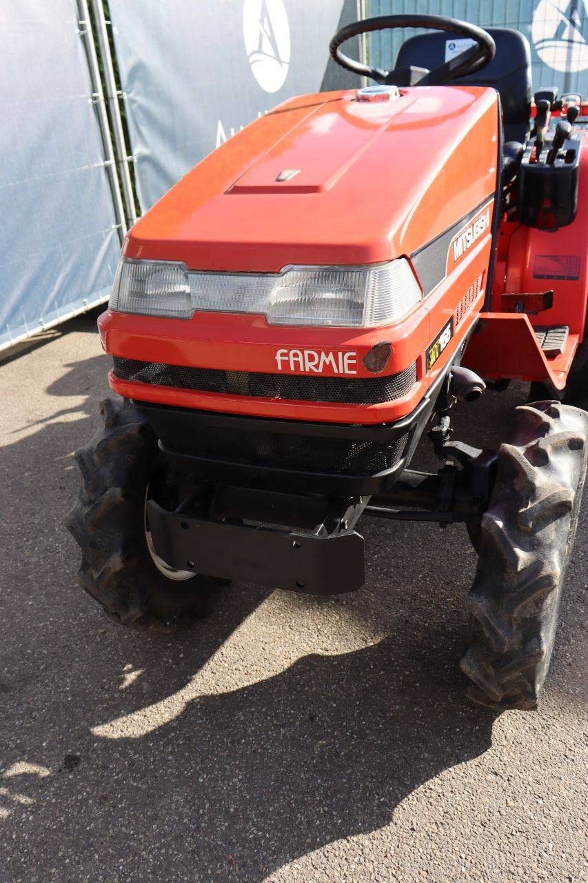 Mitsubishi MT155 Diesel-Minitraktor, 15 PS, mit Grubber