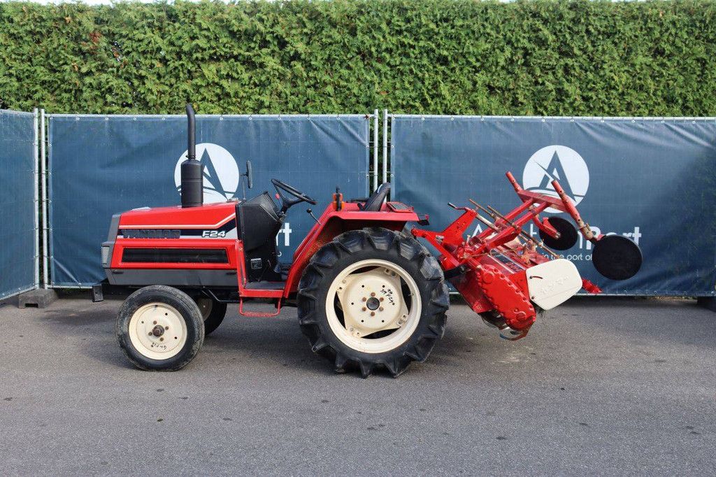 Kleintraktor Yanmar F24 Diesel 24 PS mit Grubber