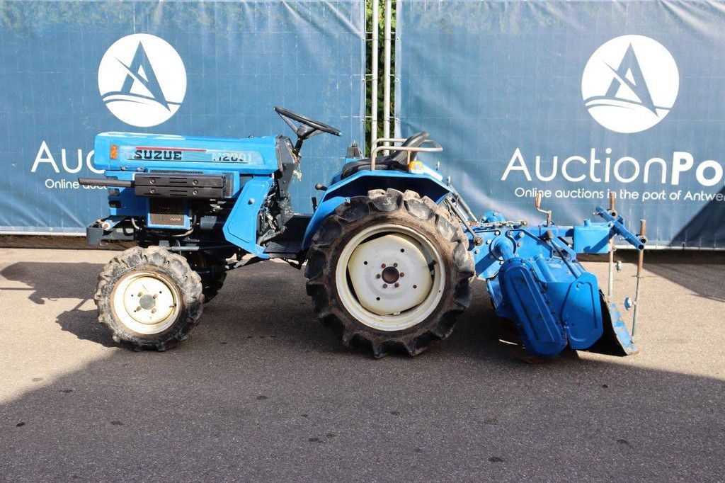 Kleintraktor Suzue/Mitsubishi M2001 Diesel 20 PS mit Grubber