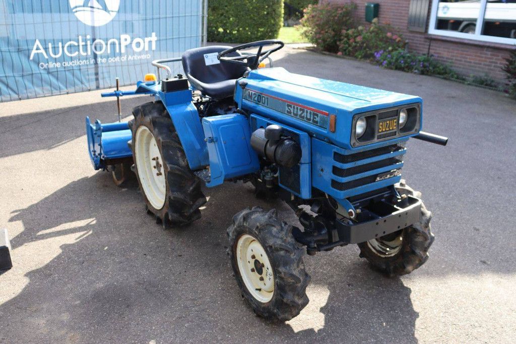 Kleintraktor Suzue/Mitsubishi M2001 Diesel 20 PS mit Grubber