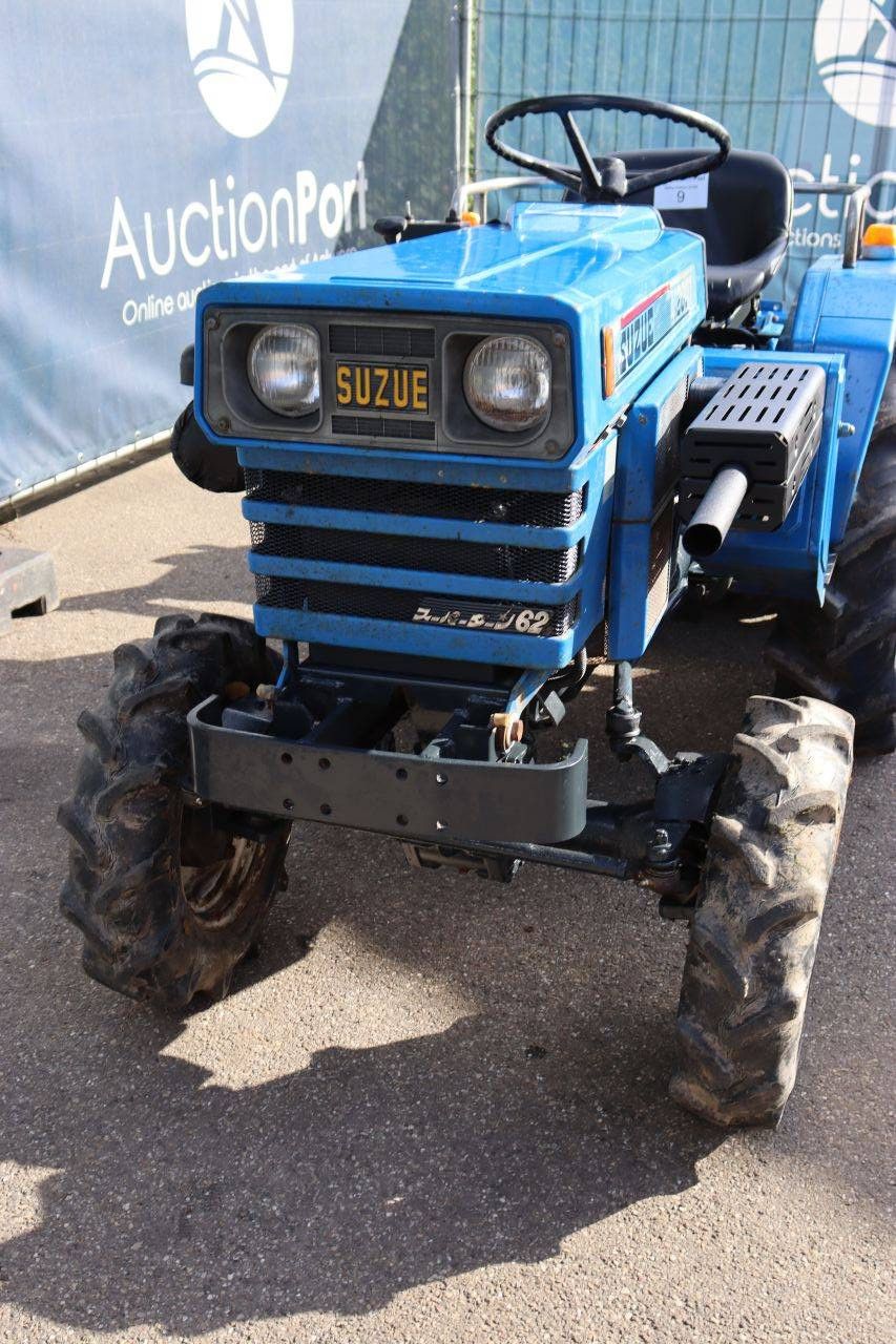 Kleintraktor Suzue/Mitsubishi M2001 Diesel 20 PS mit Grubber