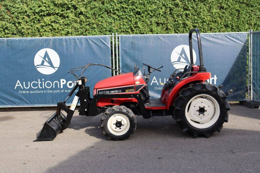 Mitsubishi MT205 Diesel-Kleintraktor 20 PS mit Frontlader