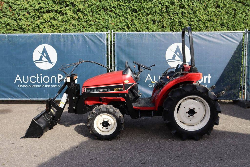 Mitsubishi MT205 Diesel-Kleintraktor 20 PS mit Frontlader