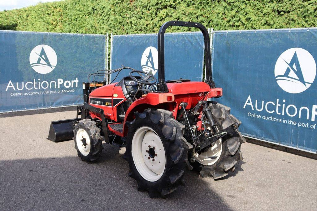 Mitsubishi MT205 Diesel-Kleintraktor 20 PS mit Frontlader