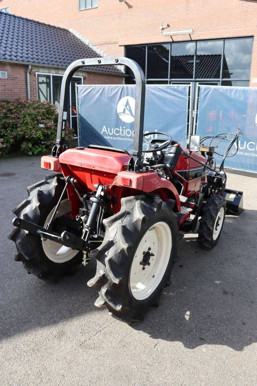 Mitsubishi MT205 Diesel-Kleintraktor 20 PS mit Frontlader