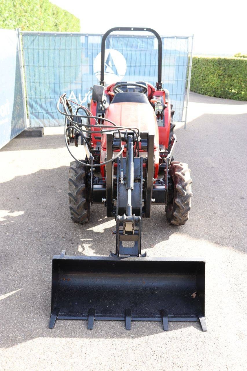 Mitsubishi MT205 Diesel-Kleintraktor 20 PS mit Frontlader