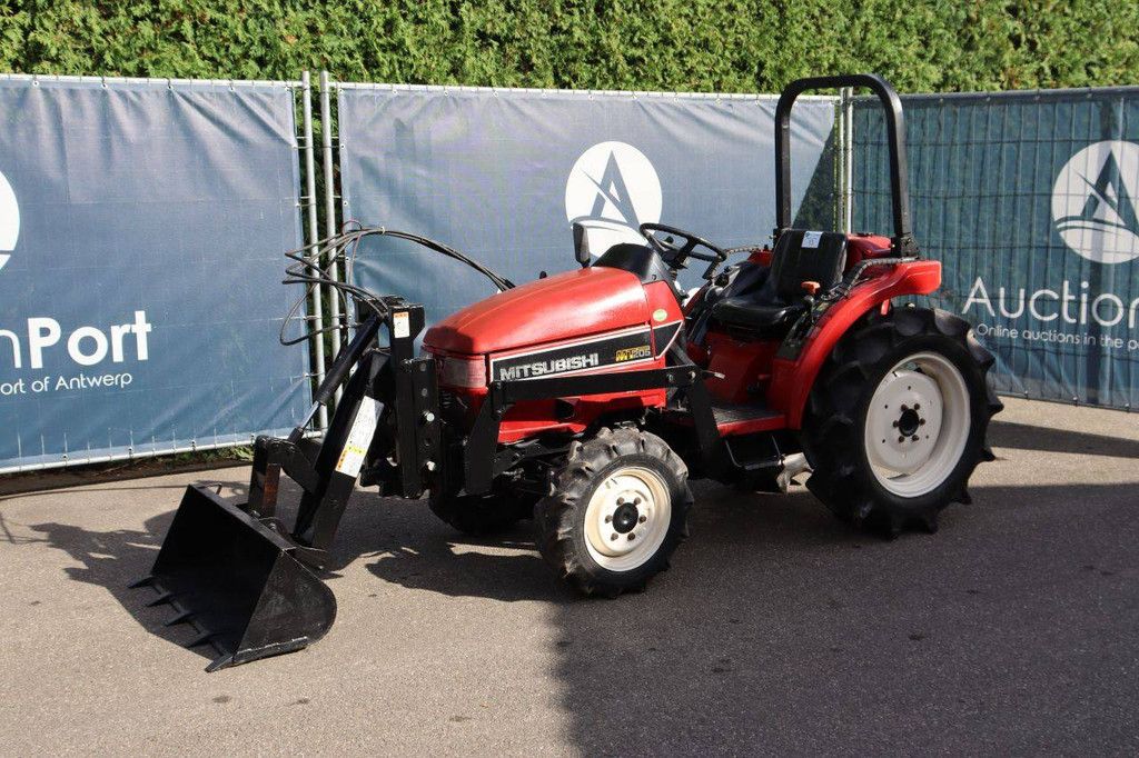 Mitsubishi MT205 Diesel-Kleintraktor 20 PS mit Frontlader