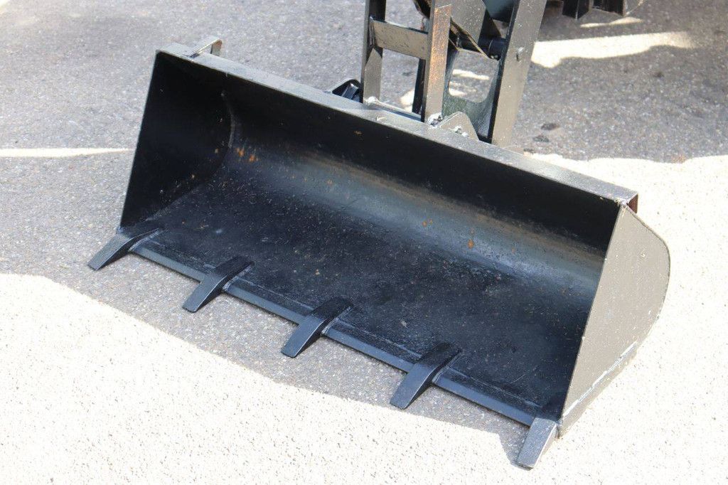 Mitsubishi MT205 Diesel-Kleintraktor 20 PS mit Frontlader