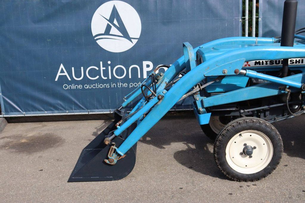 Mitsubishi D2000 Diesel-Kleintraktor 20 PS mit Frontlader