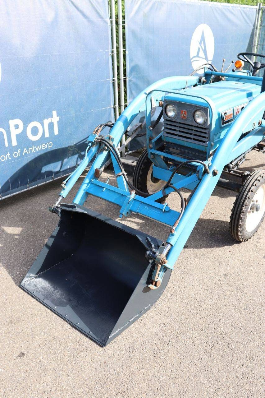 Mitsubishi D2000 Diesel-Kleintraktor 20 PS mit Frontlader